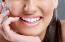 Jak stosować paski wybielające zęby